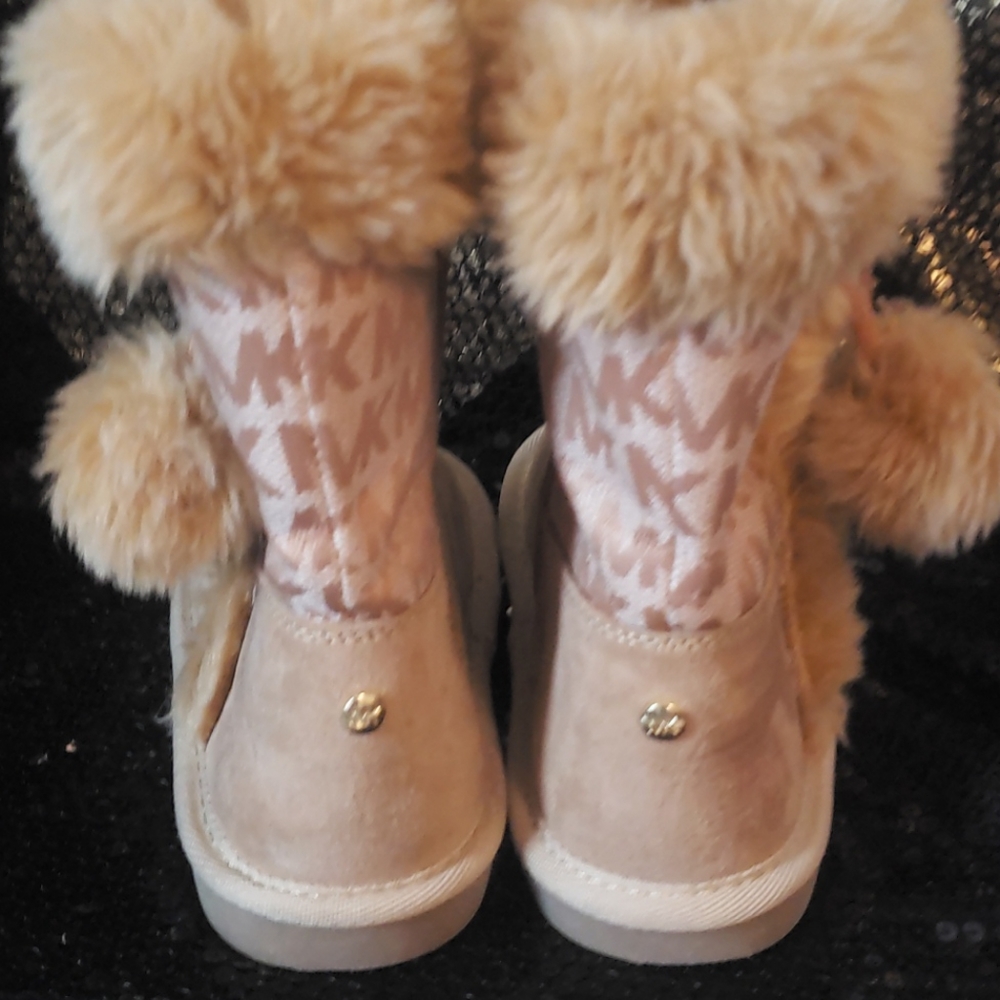 Shoes - Picture 4 of 6